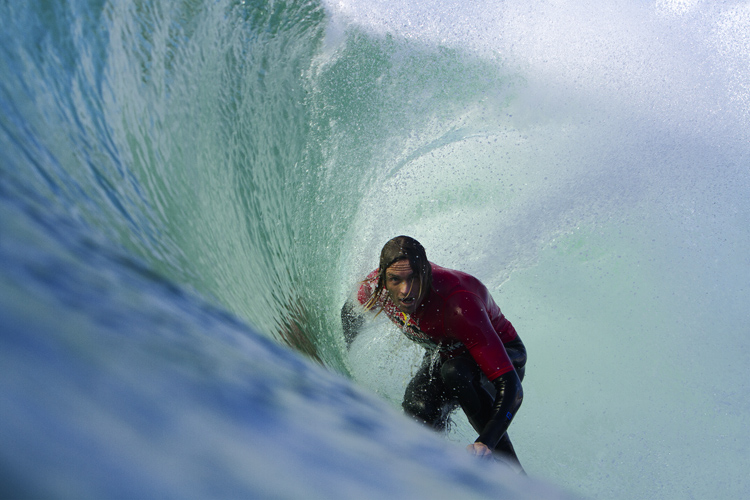 Laurie Towner: getting barreled at Cape Fear | Photo: Morris/Red Bull