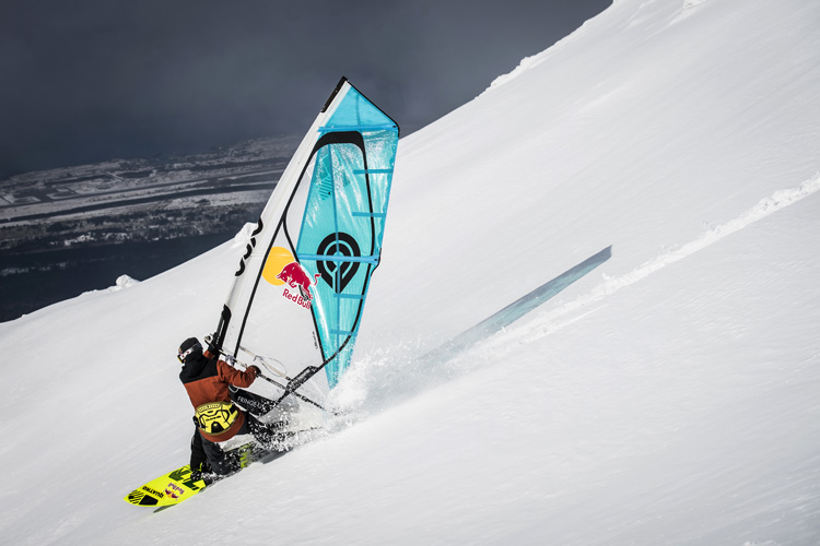 Levi Siver: snow windsurfing is fast and dangerous | Photo: Halayko/Red Bull