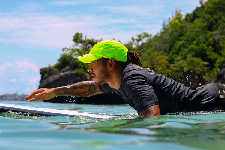 Lewis Hamilton: the Formula 1 champion surfs as much as he can | Photo: LH Archive