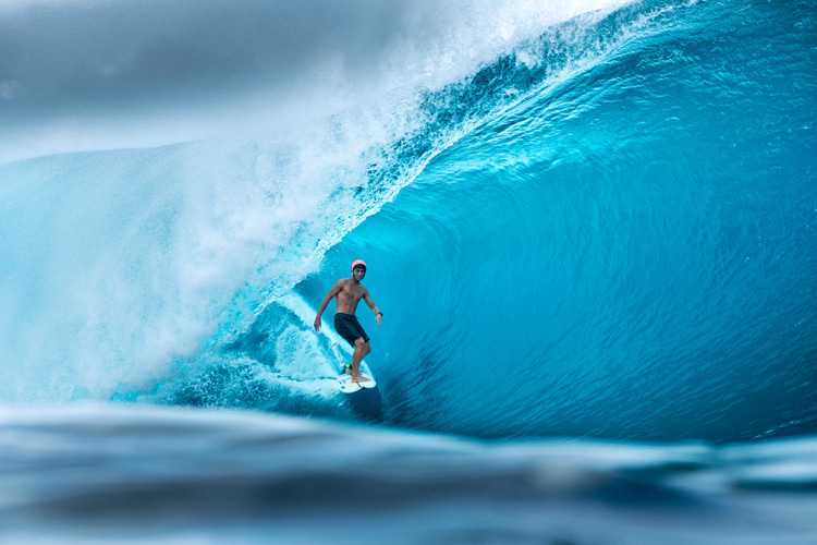 Teahupoo: Lea Hahn is Tahiti's only female professional surf photographer | Photo: Hahn