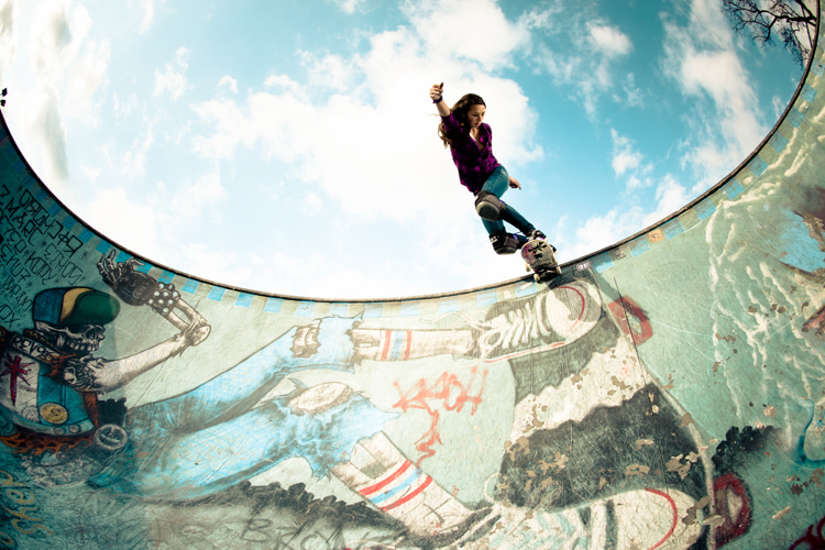 Lizzie Armanto: the first woman to complete the 360 loop first executed by Tony Hawk | Photo: Bleecker/Creative Commons