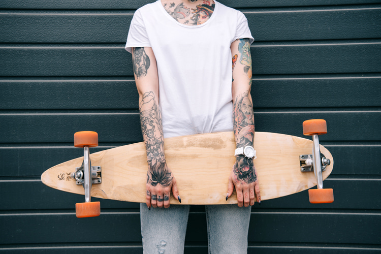 Longboard: a long and highly versatile skateboard | Photo: Shutterstock