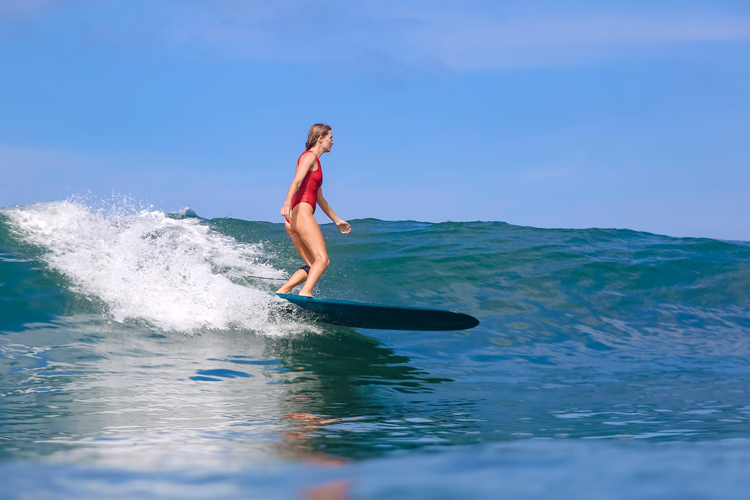 Longboard surfing: ride safely, style isn't everything | Photo: Shutterstock
