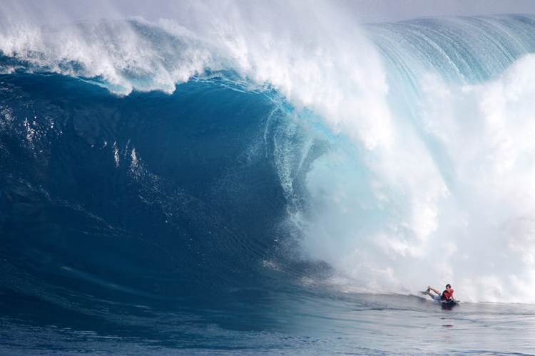 Magno Passos: he lost his left fin riding this wave | Photo: Lynton Productions