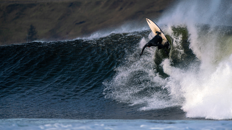 Thurso East: Mark Boyd attacks the famous Scottish wave face | Photo: SSF
