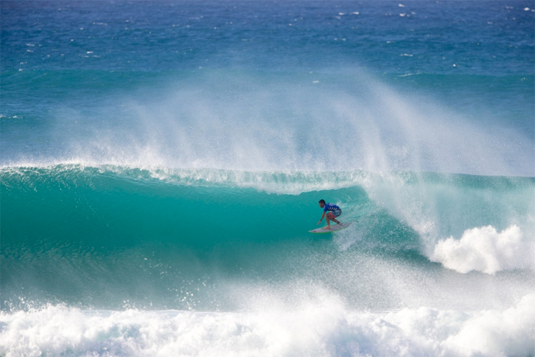 Mason Ho: find a dream barrel at Sunset Beach | Photo: Heff/WSL