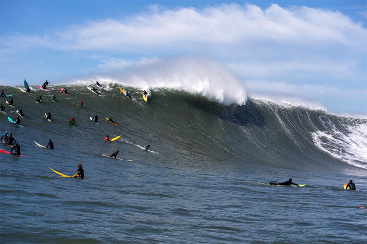 Mavericks: Jeff Clark and Chris Cuvelier will run a video performance contest to honor all men and women who defy this wave | Photo: Fred Pompermayer