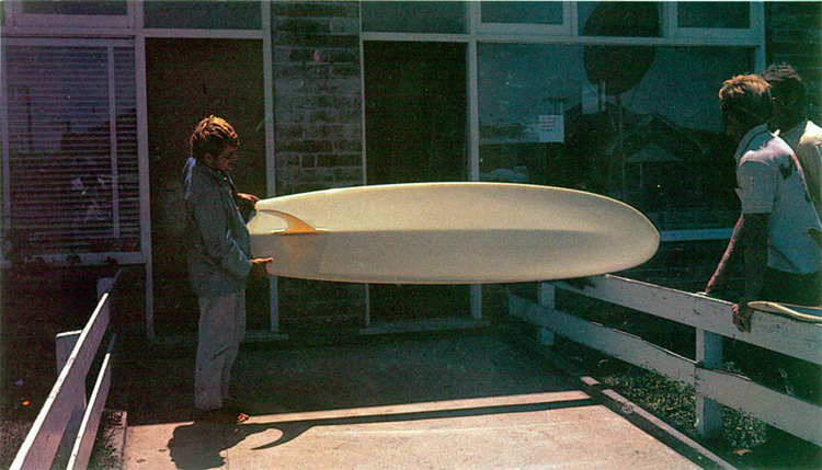 Bob McTavish, 1967: proudly showing one of his first vee-bottom surfboards | Photo: Mickey Muñoz