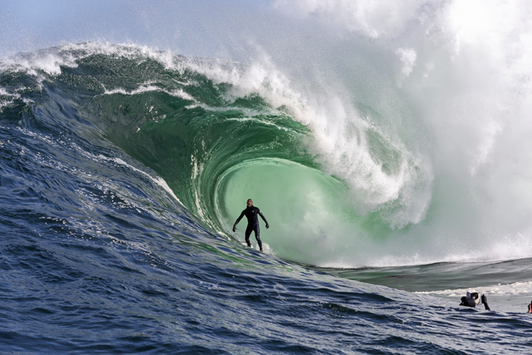 Mick Fanning: he has ridden the shark-infested waters of Shipstern Bluff several times | Photo: Red Bull