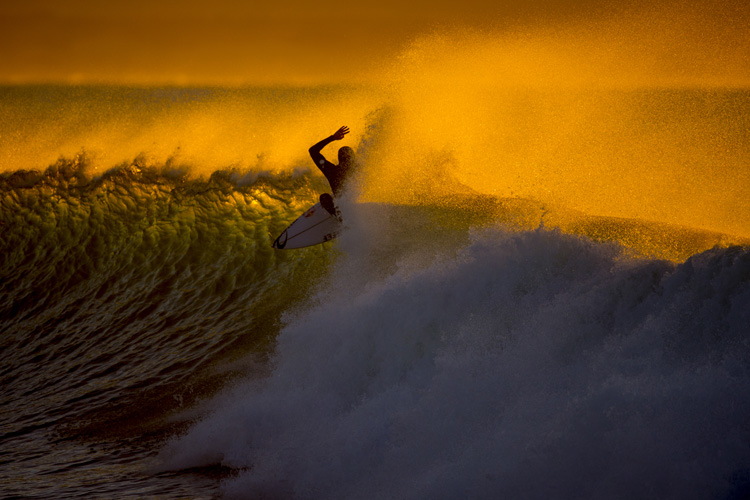 Mick Fanning: a power surfer | Photo: Red Bull
