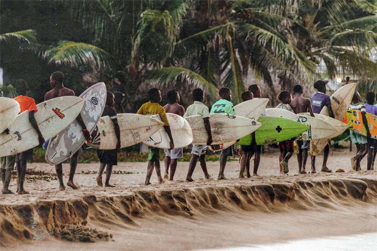 Mozambique: Jordy Smith helped bring Surfers Not Street Children to the East African country | Photo: Surfers Not Street Children