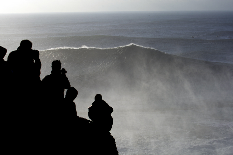 Nazaré, Portugal: the Canyon fires its bombs | Photo: Flindt/Red Bull