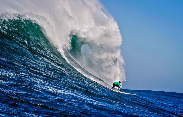 Nelscott Reef: a massive, fast and heavy wave that produces hollow barrels | Photo: Red Bull