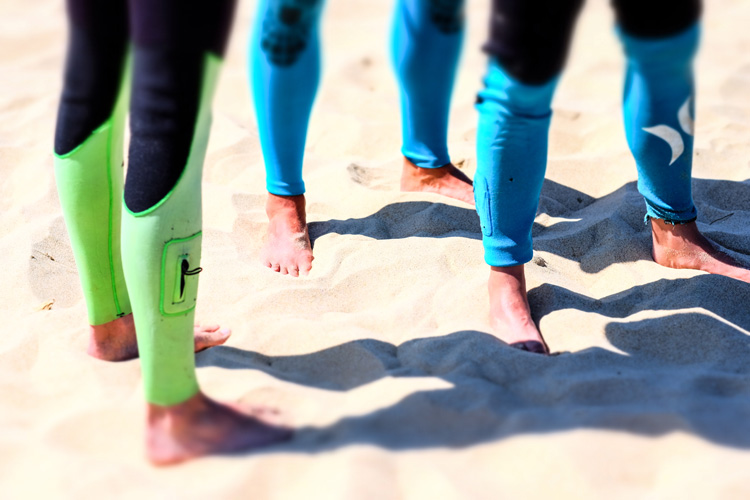 Wetsuits: the neoprene keeps a surfer's body warm by insulation | Photo: Ghost Presenter/Creative Commons