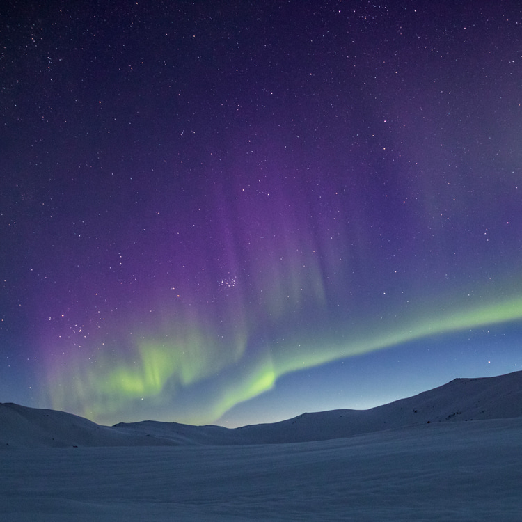 Aurora Borealis: nitrogen produces blue or purplish-red lights | Photo: Bjorkli/Creative Commons