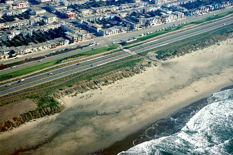 OB, San Francisco: a 180-degree window to the Pacific Ocean swells | Photo: Creative Commons