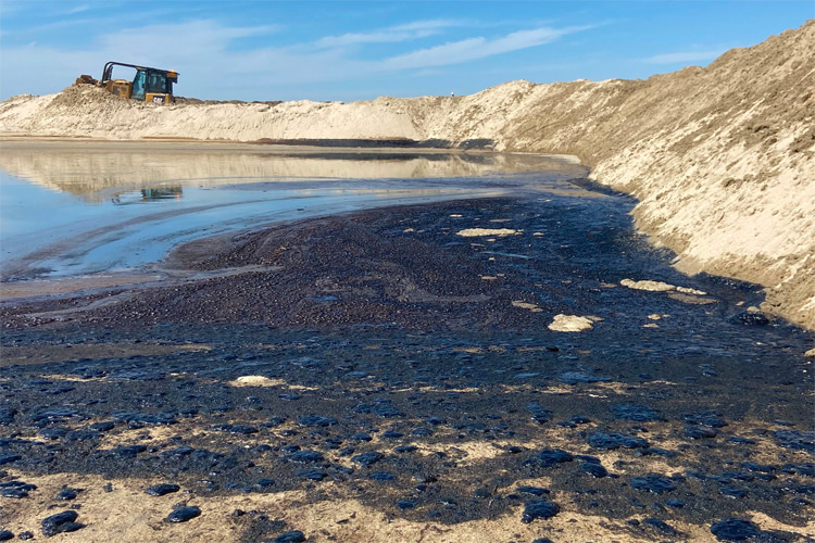 Southern California, 2021: the Huntington Beach oil spill will close beaches for months | Photo: Surfrider Foundation
