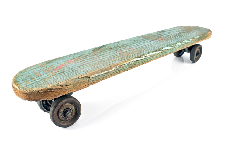 Skateboard: the early 1950s models featured flat decks and steel wheels | Photo: Shutterstock