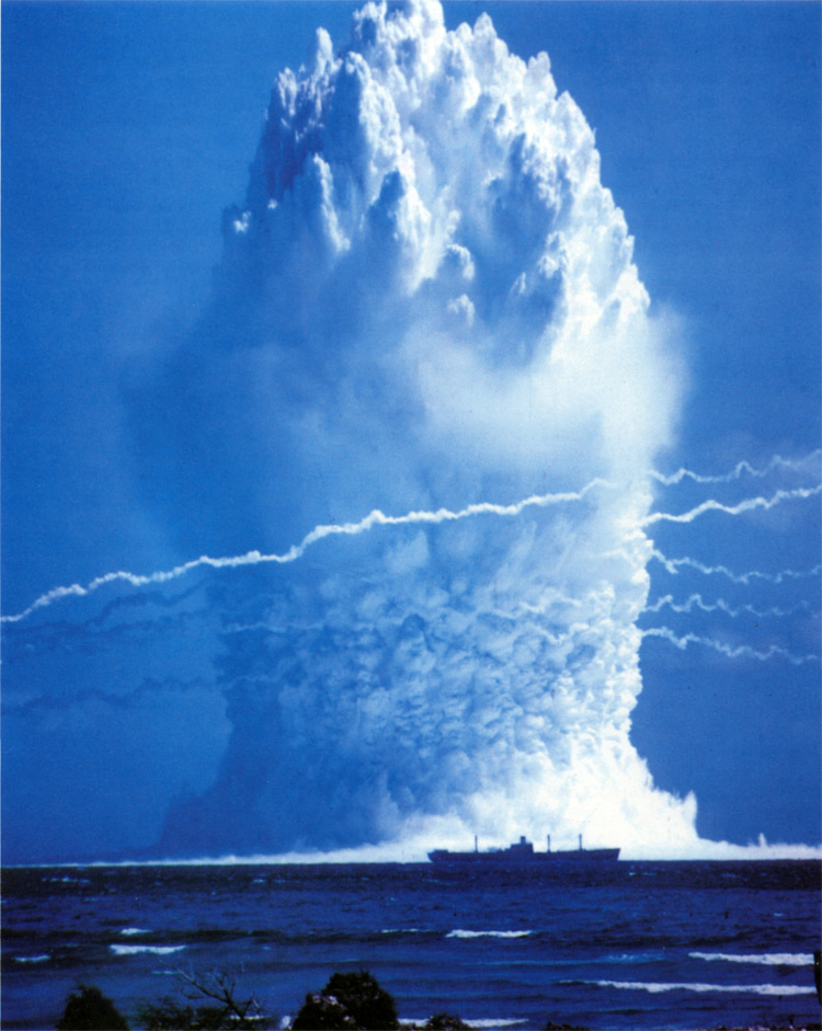 Human-made waves: an underwater nuclear explosion can create 100-foot-plus waves | Photo: US Military