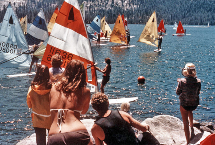 The Original Windsurfer: a fierce competition in Huntington Lake, California, October, 1976 | Photo: OriginalWindsurfer.com