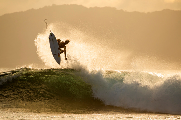Surfing: a sport that is part of Nature | Photo: Red Bull