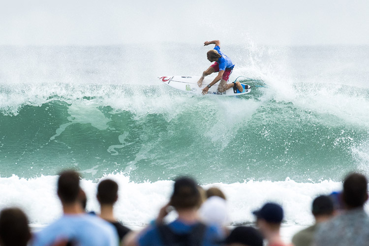 Owen Wright: floating over a dream at Snapper Rocks | Photo: Cestari/WSL