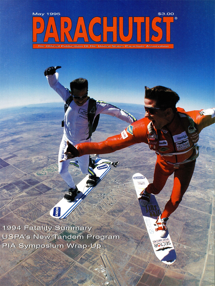 Sky surfing: Rob Harris and Patrick de Gayardon duel it up on their boards at the 1994 World Skysurfing Championships in Eloy, Arizona | Photo: Parachutist