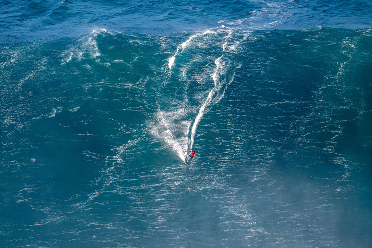 Patri McLaughlin: the kiteboarder rode a 72'4'' Guinness World Record wave at Jaws, Maui | Photo: Daniel Sullivan