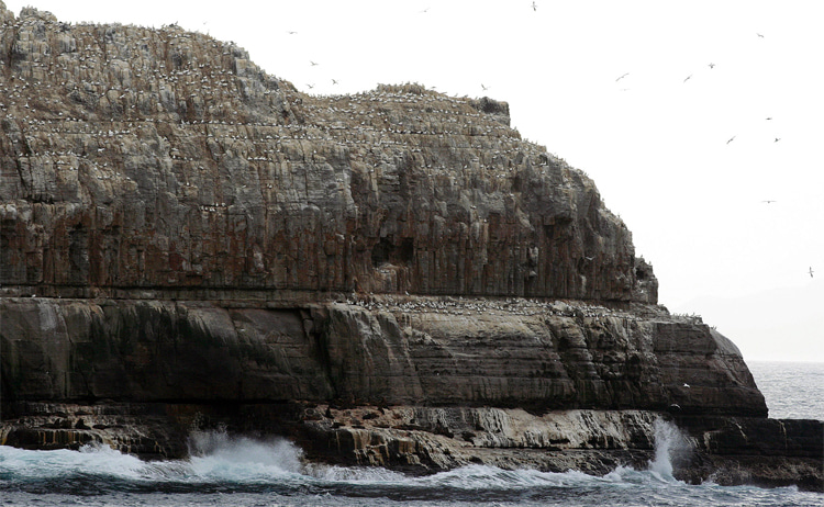 Pedra Branca: an islet located 16 miles off the coast of Tasmania | Photo: Creative Commons
