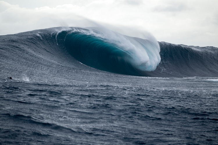 Pedra Branca: a Tasmanian slab wave detonating in cold, shark-infested waters | Photo: Red Bull