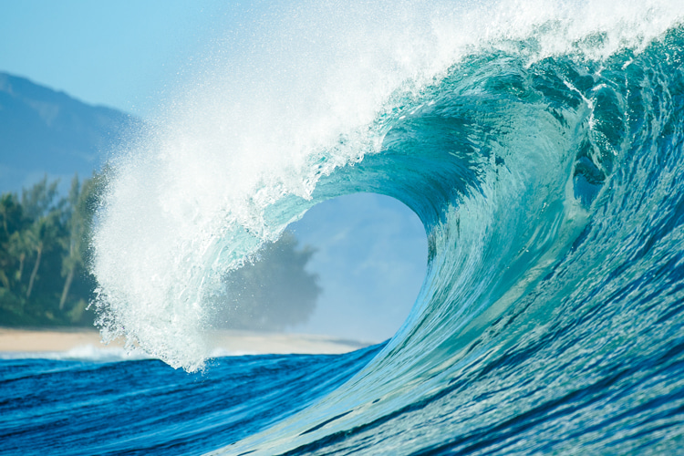 Banzai Pipeline: the mother of all wave is steep, hollow, fast, intense, and ruthless | Photo: WSL