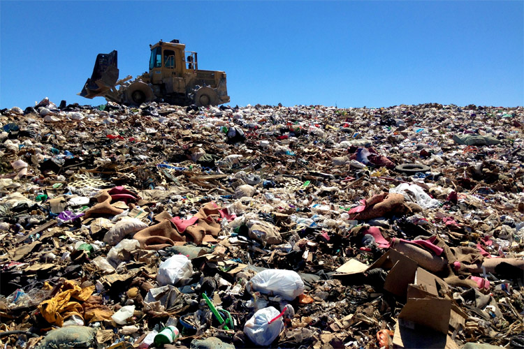Plastic waste: vast amounts of polyethylene-based items end up in landfills | Photo: Creative Commons