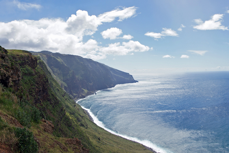 Ponta do Pargo: a breathtaking view over the surf | Photo: Allie Caulfield/Creative Commons