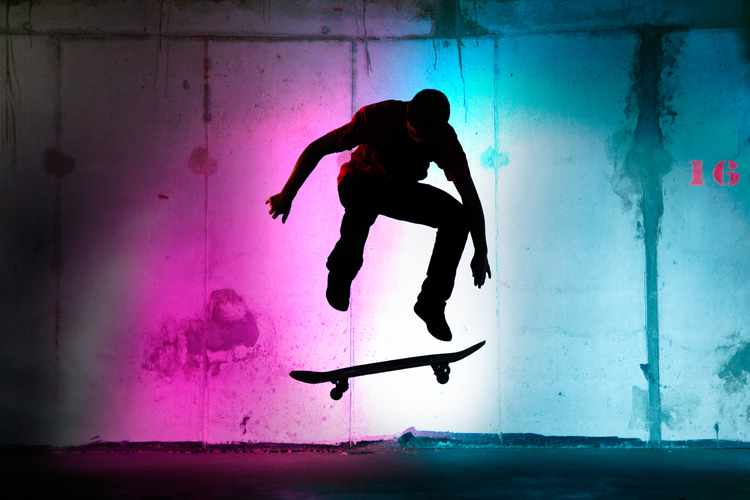 Pop shove-it: a frontside 180 ollie but without a body rotation | Photo: Shutterstock