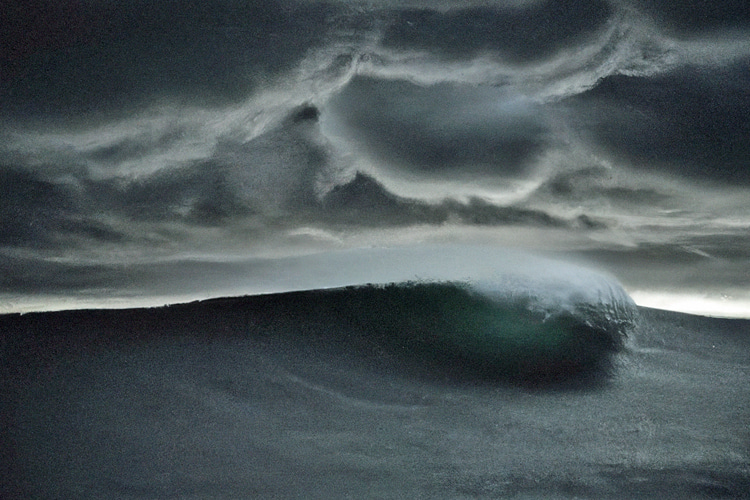 Prowlers: one of the biggest and most powerful waves in Europe | Illustration: SurferToday