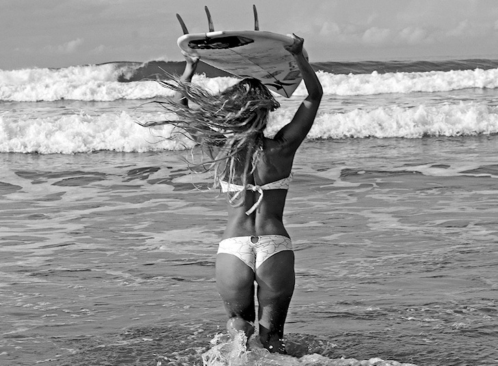 Pucha Garcia: surfboard lover