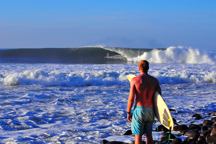 Punta Roca: probably the best right-hand point break in Latin America | Photo: El Salvador Travel