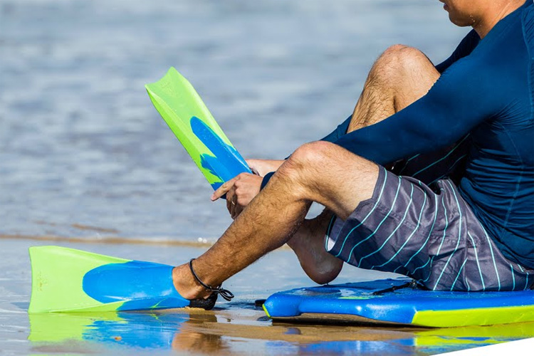 Bodyboarding fins: learn how to put them on correctly | Photo: Decathlon