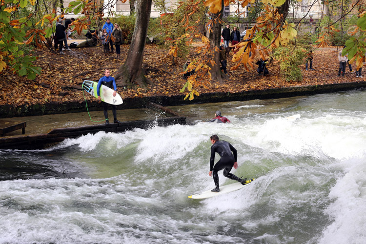 Rapid surfing: it all started in Munich's Eisbach river wave | Photo: Shutterstock
