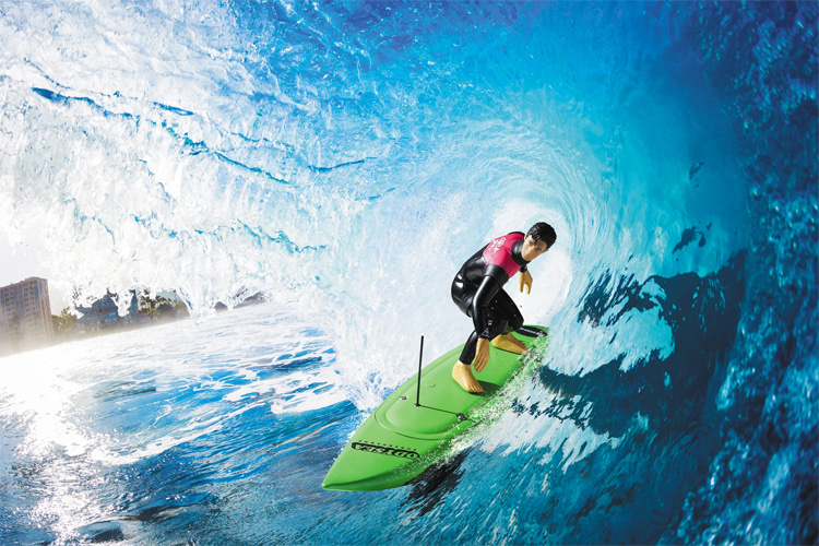 RC Surfer: radio-controlled surfing in the waves is fun | Photo: Kyosho/Catch Surf