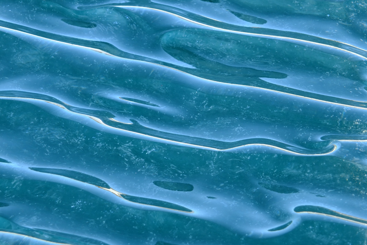Ripples: waves with a period between crests of up to a second | Photo: Shutterstock