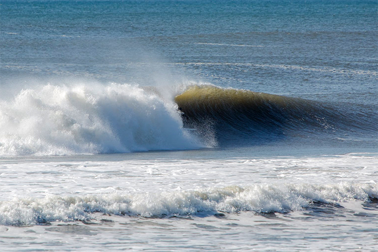 Rockaway Beach, NYC: hurricane swells produce perfect-peeling barrels | Photo: Nicolej Chambers/RBSC