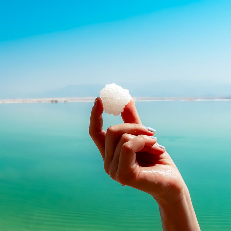 Dead Sea: one the world's saltiest bodies of water with 9.6 times more salt than the ocean | Photo: Creative Commons
