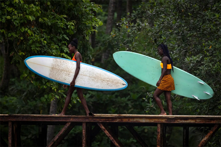 SOMA Surf: the surf NGO is empowering São Tomé e Príncipe girls and women through wave riding | Photo: Shutterstock