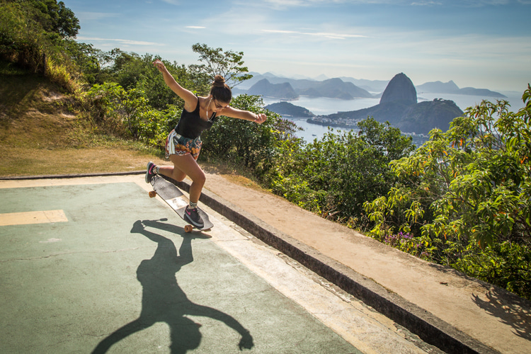 Sara Watanabe: one of the stars of the Brazilian longboard dancing movie | Photo: Teresa Madeline Batista