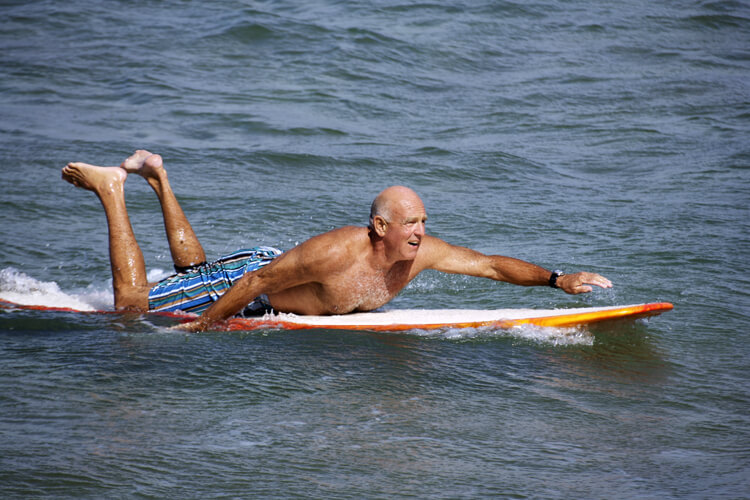Aging: the number of active senior surfers has been increasingly growing in the past decades | Photo: Shutterstock