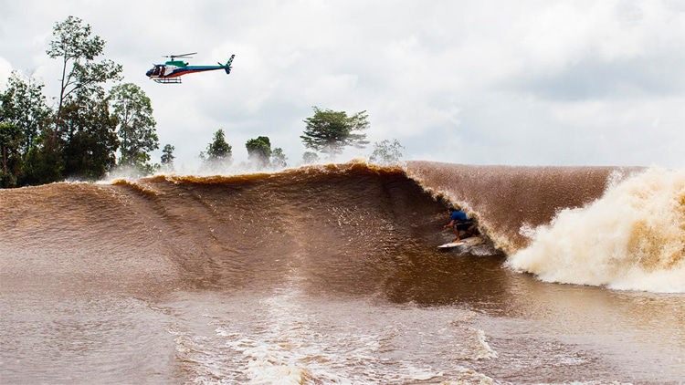 Seven Ghosts: the Bono produces some fine chocolate-like barrels | Photo: Rip Curl