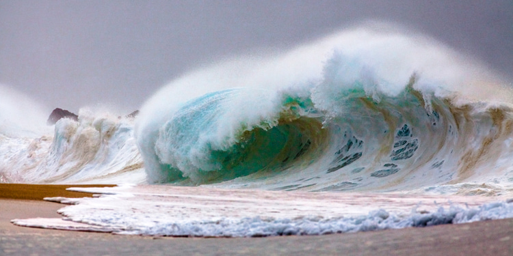 Shorebreaks: these are waves of consequence | Photo: Shutterstock