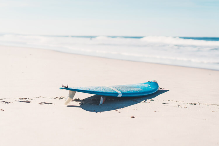 Surfboards: measuring its volume in liters is one of the many factors that should be taken into consideration when choosing a board | Photo: Shutterstock