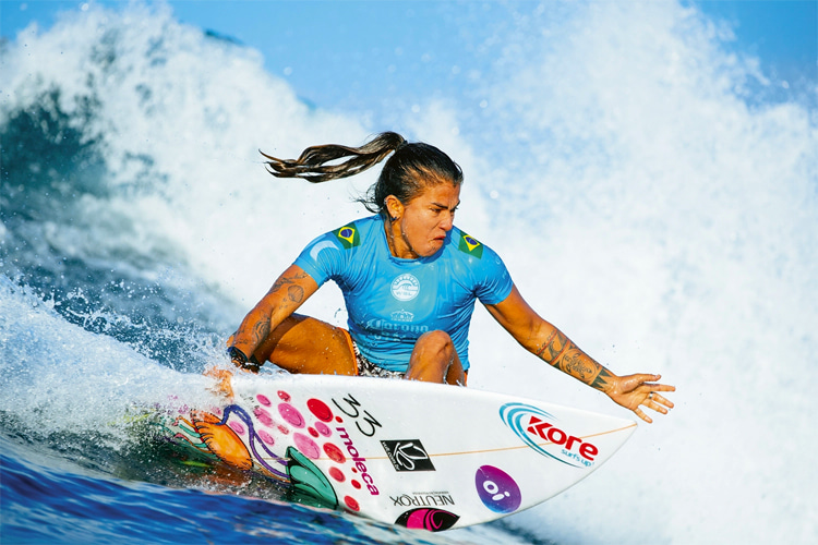 Silvana Lima: a dark-skinned professional surfing champion | Photo: WSL